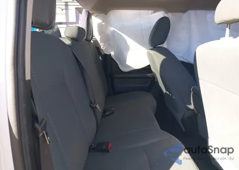 2016 Ram 1500 Express z USA, uszkodzony, nr VIN 1C6RR7FG4GS166845